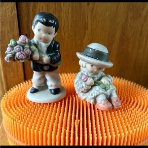 Enesco miniature boy & girl figurines “I know how to win a heart”